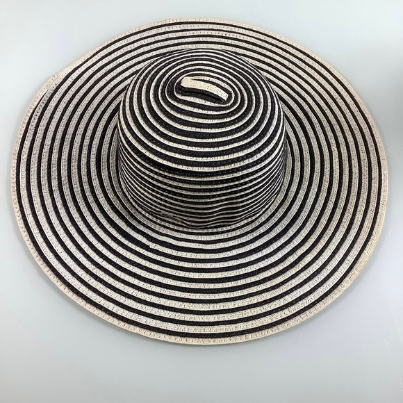 RARE Lacoste Wide Brim Paper Sun Black & Cream Hat Size OSFM EUC